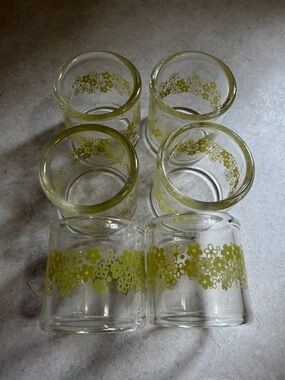 Set of 6 PYREX Crazy Daisy Napkin Ringd